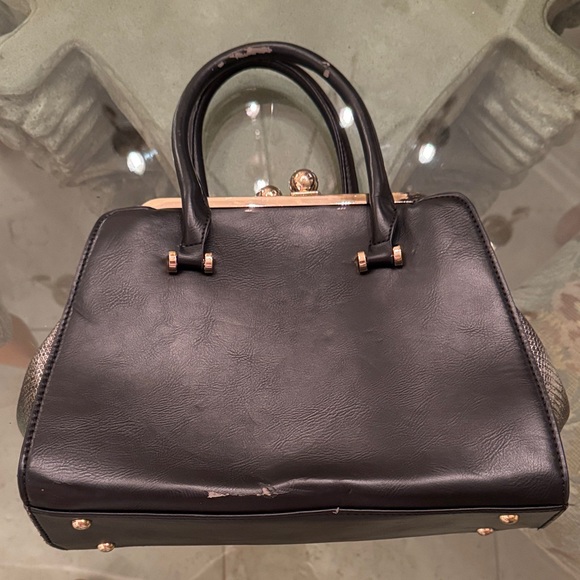 Vintage Handbags - Chic Black Leather Satchel